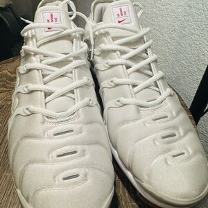 Nike Air VaporMax Plus shoe in the white and University Red colorway